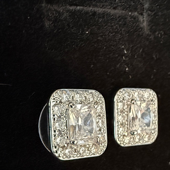 Elegant Silver Stud Earrings - Picture 5 of 8